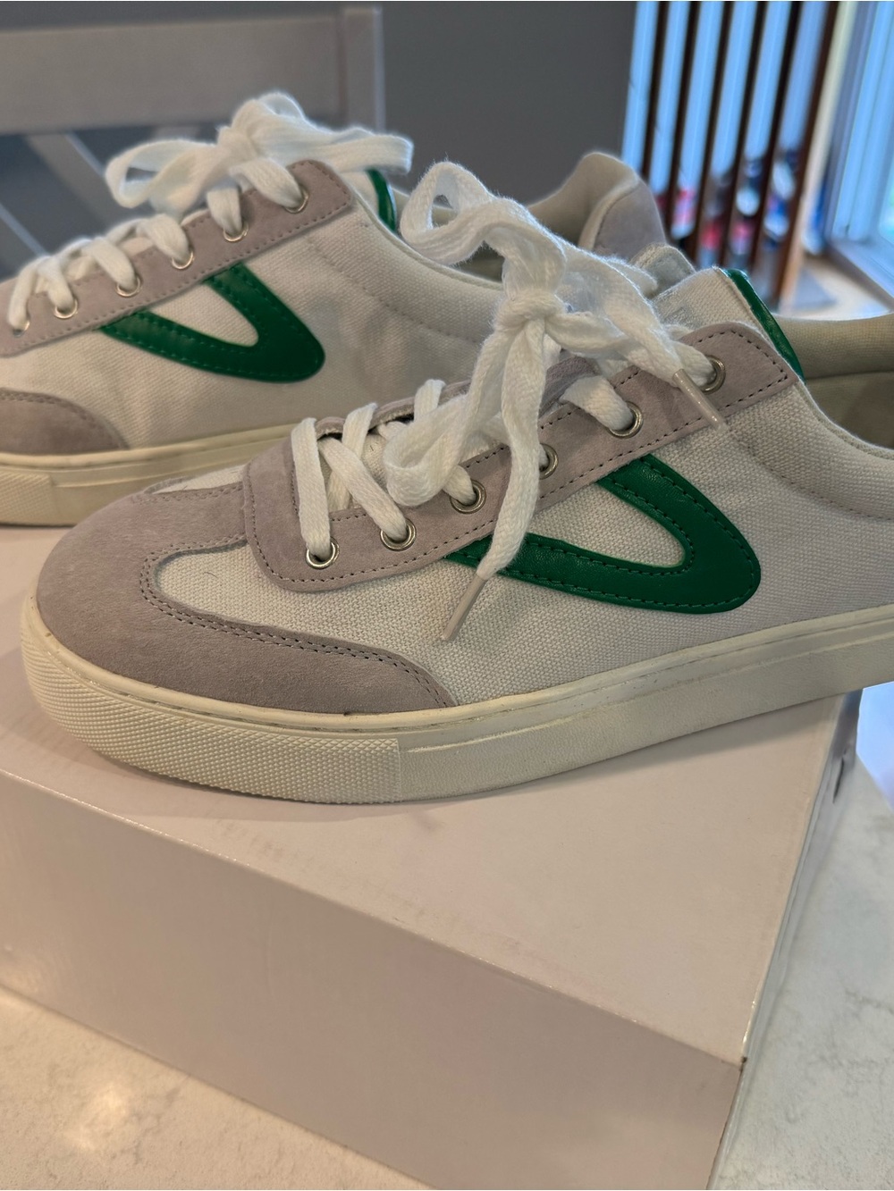Tretorn White Canvas Sneakers with Green Accent and Gray Suede Trim sz10